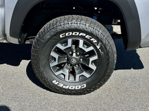 Used 2021 Toyota Tacoma TRD Off-Road image 6