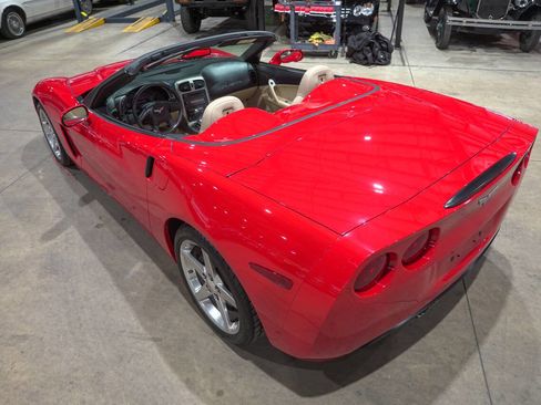 Used 2005 Chevrolet Corvette Convertible w/ Preferred Equipment Group image 16