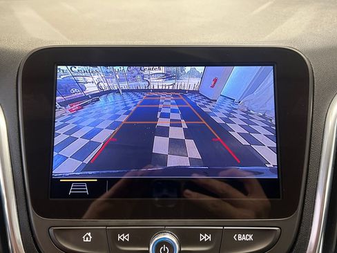 Used 2019 Chevrolet Equinox LT w/ Sun & Navigation Package AWD/4WD image 28