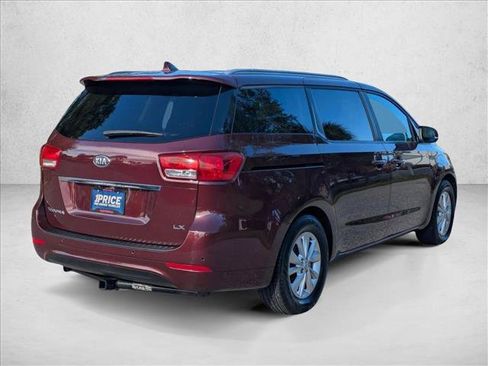 Used 2017 Kia Sedona LX w/ LX Essentials Premium Package image 5