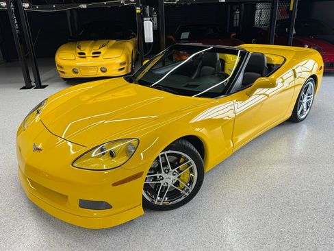 Used 2006 Chevrolet Corvette Convertible w/ Preferred Equipment Group RWD image 2