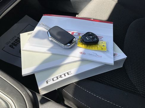 Used 2019 Kia Forte LXS FWD image 22