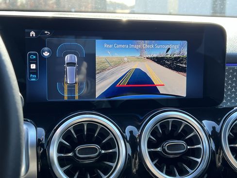 Certified 2025 Mercedes-Benz GLB 250 4MATIC image 25