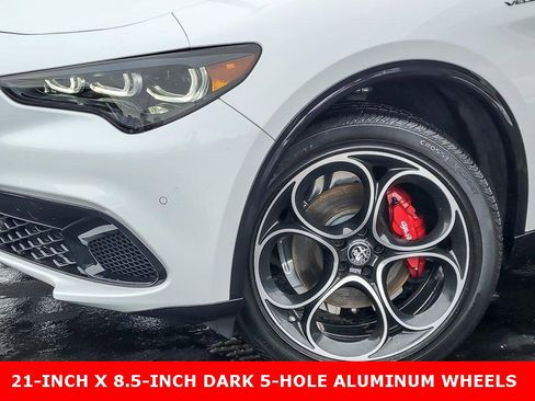 Used 2024 Alfa Romeo Stelvio Veloce image 3