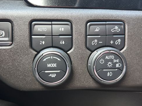 Used 2024 Chevrolet Silverado 1500 LTZ AWD/4WD image 25