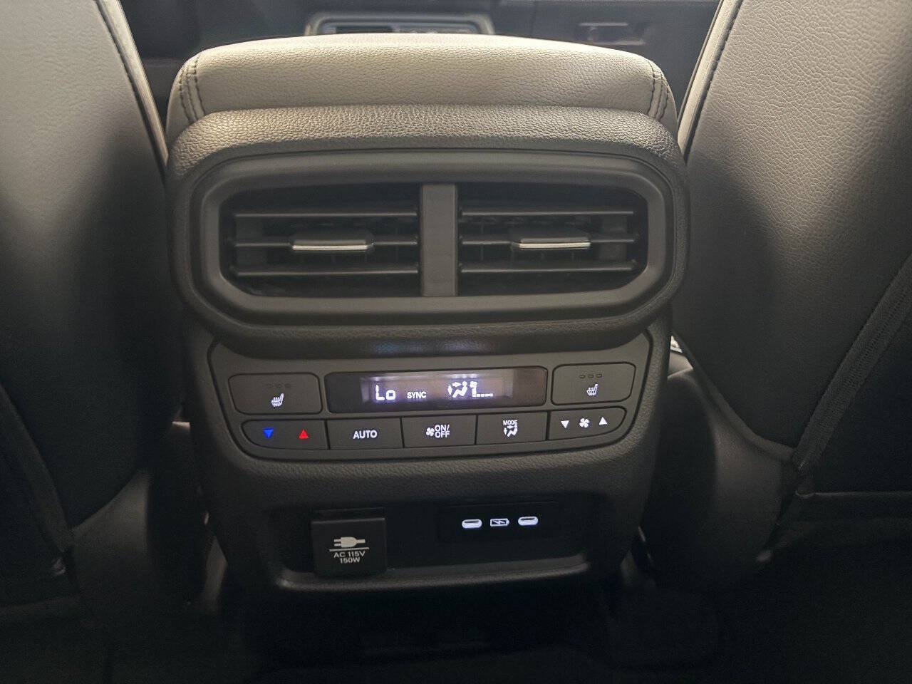 Used 2025 Honda Pilot Elite image 14