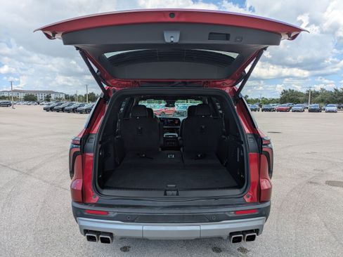 Used 2025 Chevrolet Traverse LT w/ Sun and Wheel Package FWD image 33