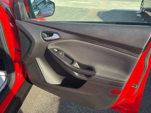 Used 2014 Ford Focus SE w/ SE Sport Package image 16