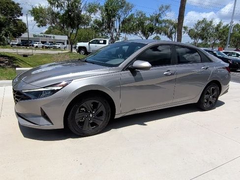 Certified 2023 Hyundai Elantra SEL FWD image 9