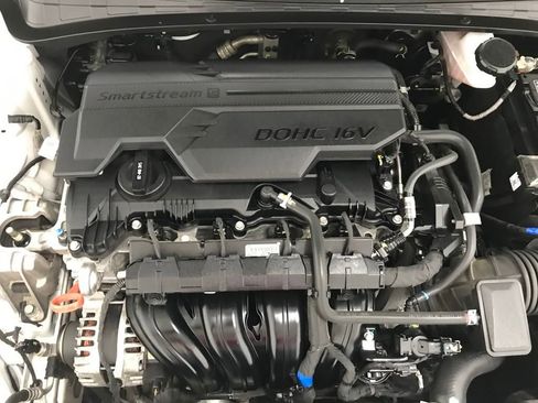 Used 2023 Hyundai Elantra SE image 43