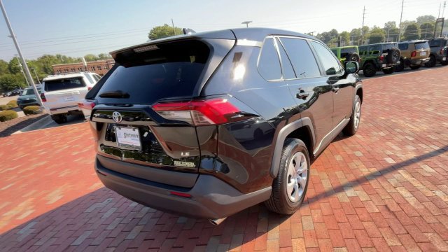 Used 2023 Toyota RAV4 LE FWD image 9