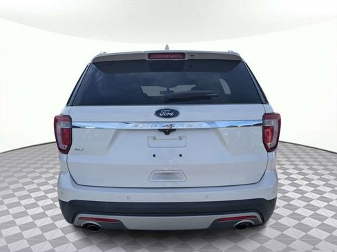 Used 2017 Ford Explorer XLT w/ Equipment Group 202A FWD image 3