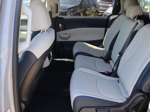 New 2026 Kia Carnival EX FWD image 12