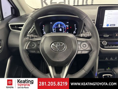 Certified 2024 Toyota Corolla Cross XLE image 31