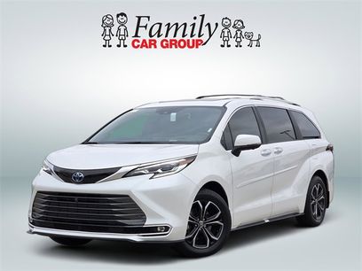 Certified 2025 Toyota Sienna Platinum