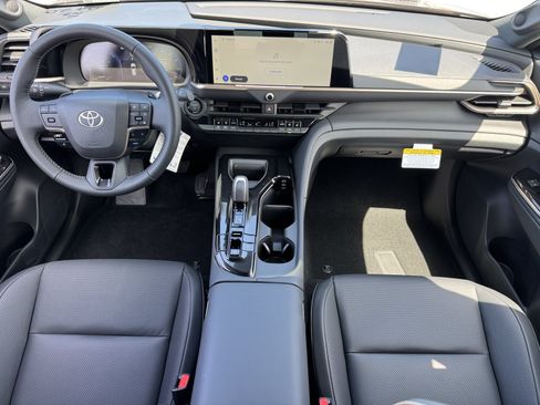 New 2026 Toyota Crown Signia AWD/4WD image 4