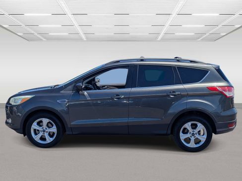 Used 2016 Ford Escape SE FWD image 2