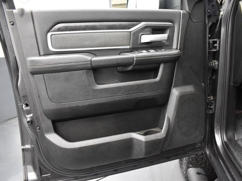 Used 2022 RAM 2500 Big Horn w/ Night Edition AWD/4WD image 5