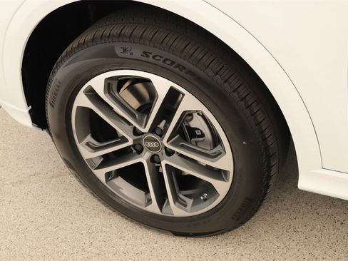 New 2025 Audi Q5 Premium image 29