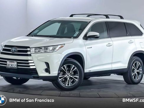 Used 2019 Toyota Highlander LE AWD/4WD image 1