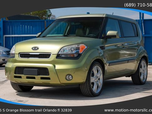 Used 2011 Kia Soul ! image 1