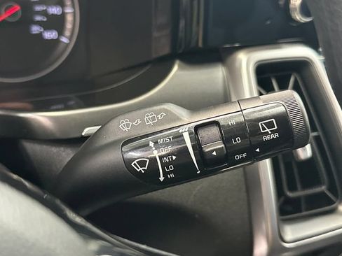 Used 2023 Kia Sorento LX FWD image 33