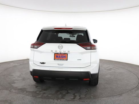 Used 2025 Nissan Rogue SV AWD/4WD image 11