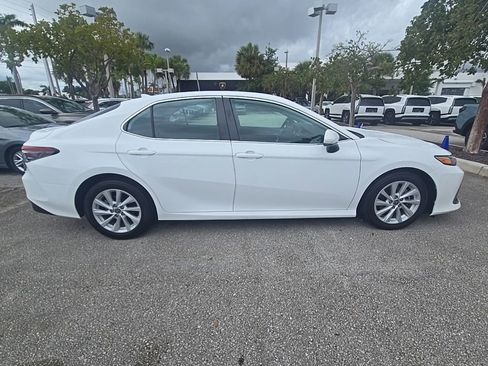 Used 2022 Toyota Camry LE FWD image 4