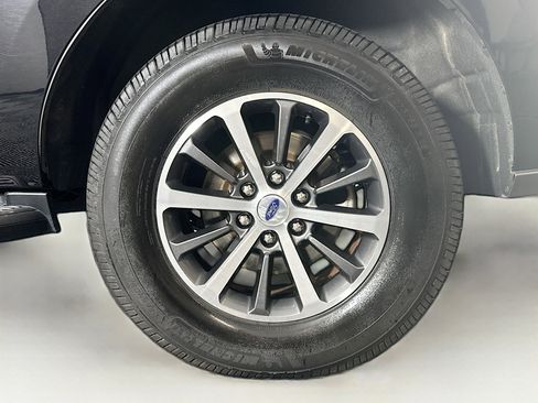 Used 2021 Ford Expedition XLT image 11