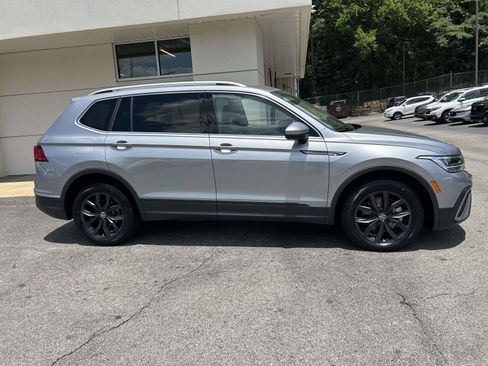 Used 2024 Volkswagen Tiguan SE FWD image 2