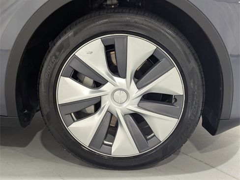Used 2023 Tesla Model Y Long Range image 29