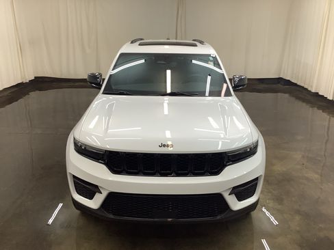 Used 2023 Jeep Grand Cherokee Altitude AWD/4WD image 2