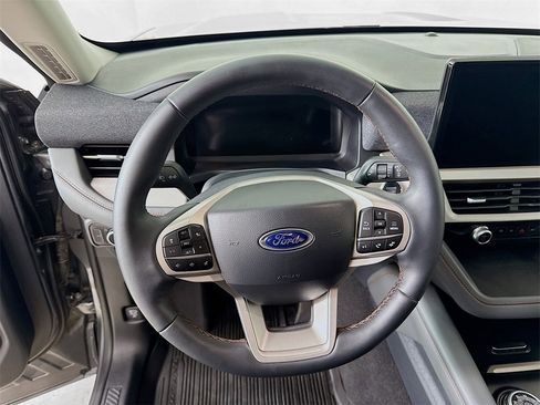 Used 2025 Ford Explorer Active image 5
