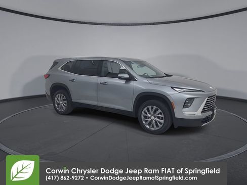 Used 2025 Buick Enclave Preferred image 2