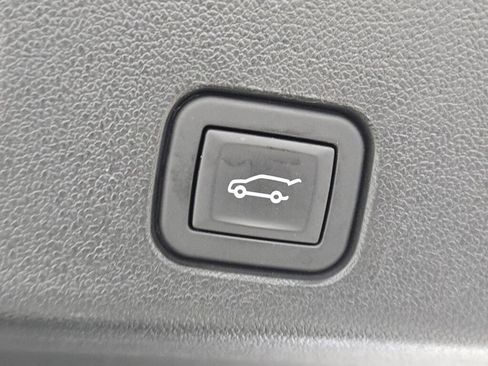 Used 2024 Chevrolet Traverse LT AWD/4WD image 16