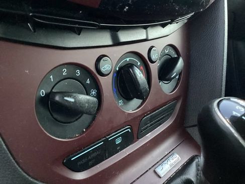 Used 2012 Ford Focus SE FWD image 28