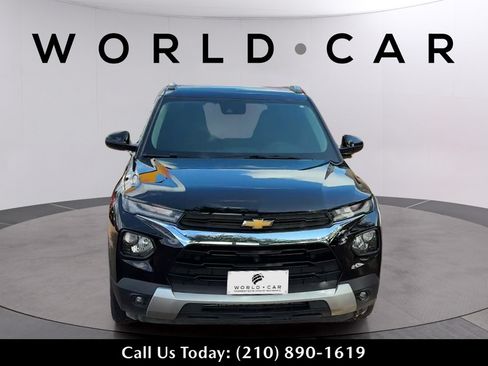 Used 2023 Chevrolet TrailBlazer LT FWD image 2