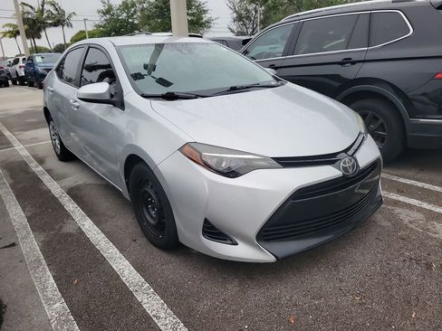 Used 2017 Toyota Corolla LE image 6