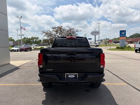 Used 2023 Chevrolet Colorado Trail Boss w/ Technology Package AWD/4WD image 31