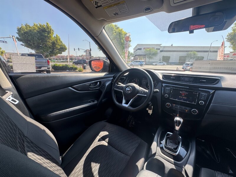 Used 2020 Nissan Rogue S FWD image 34