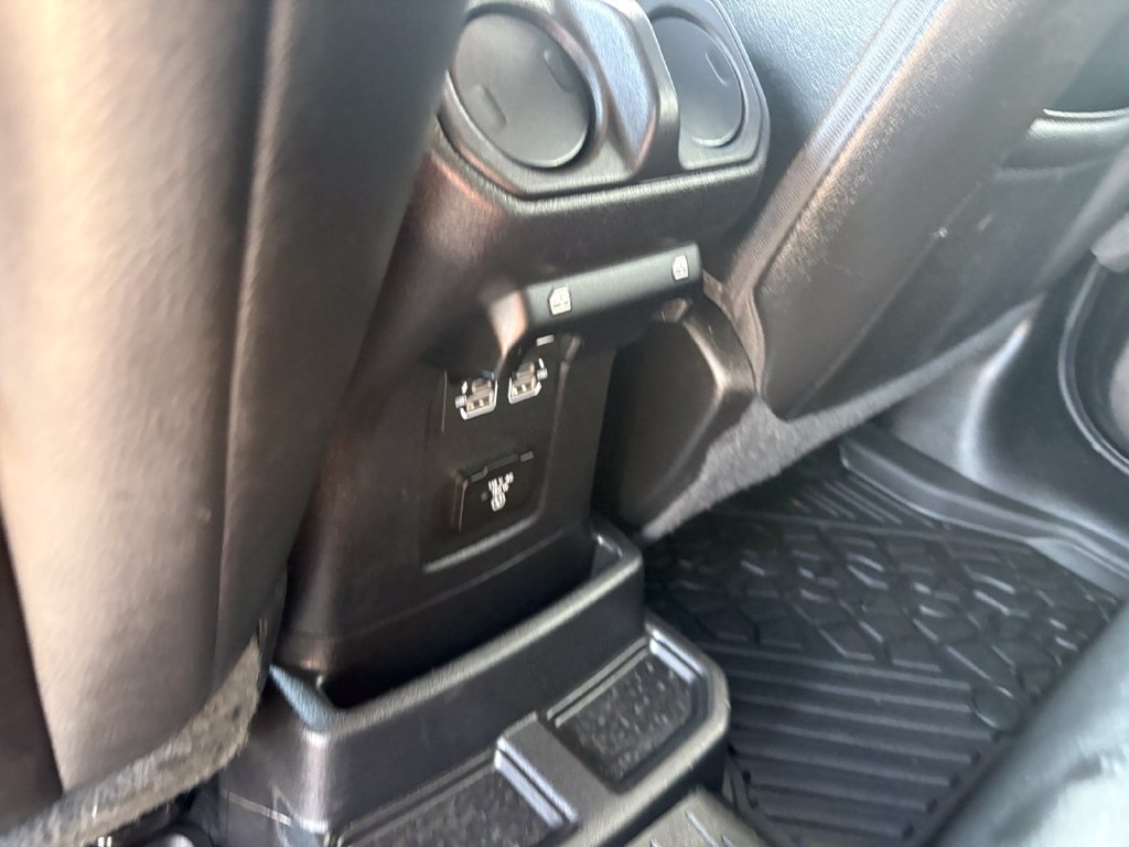 Used 2022 Jeep Wrangler Unlimited Sahara w/ Cold Weather Group AWD/4WD image 20