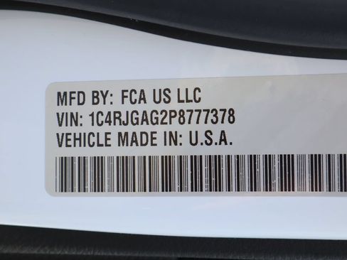Used 2023 Jeep Grand Cherokee Laredo w/ Luxury Tech Group I RWD image 34