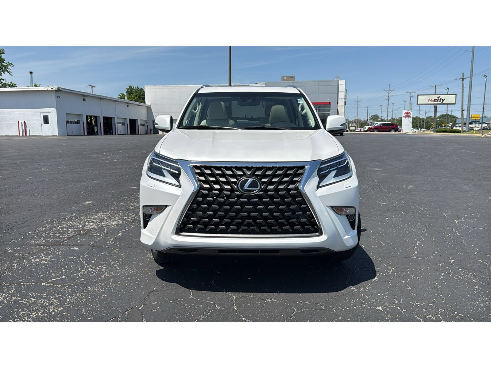 Used 2023 Lexus GX 460 Premium AWD/4WD image 2