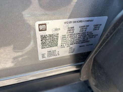 Used 2025 Chevrolet Trax LT FWD image 27
