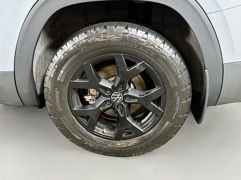 Used 2024 Volkswagen Atlas Peak Edition SEL image 32