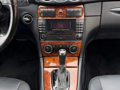 Used 2009 Mercedes-Benz CLK 350 Coupe image 24