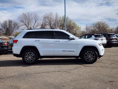 Used 2017 Jeep Grand Cherokee Limited image 2