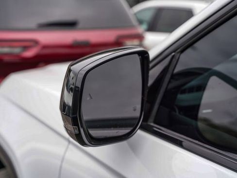 Used 2023 Jeep Grand Cherokee L Limited w/ Black Appearance Package image 9