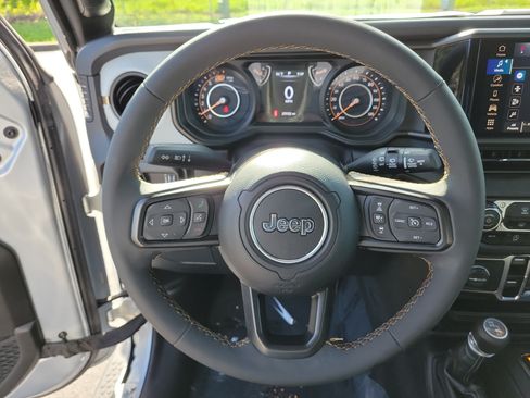 Used 2024 Jeep Wrangler Unlimited Sport AWD/4WD image 29