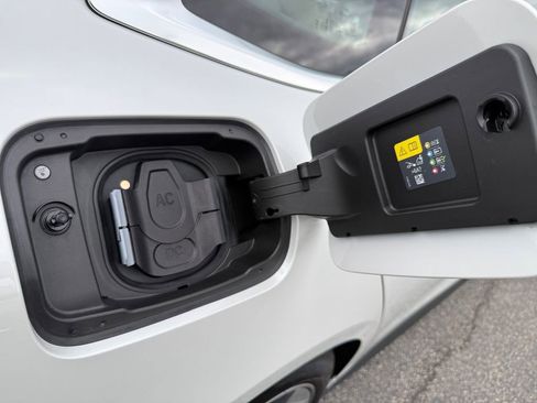 Certified 2025 BMW i4 xDrive40i AWD/4WD image 38